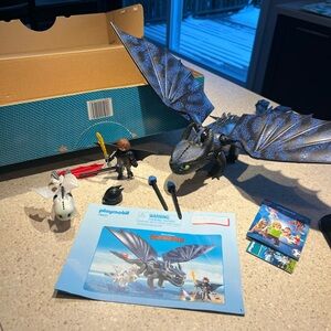 Playmobil how to train your Dragon and Rider Set - Black and White